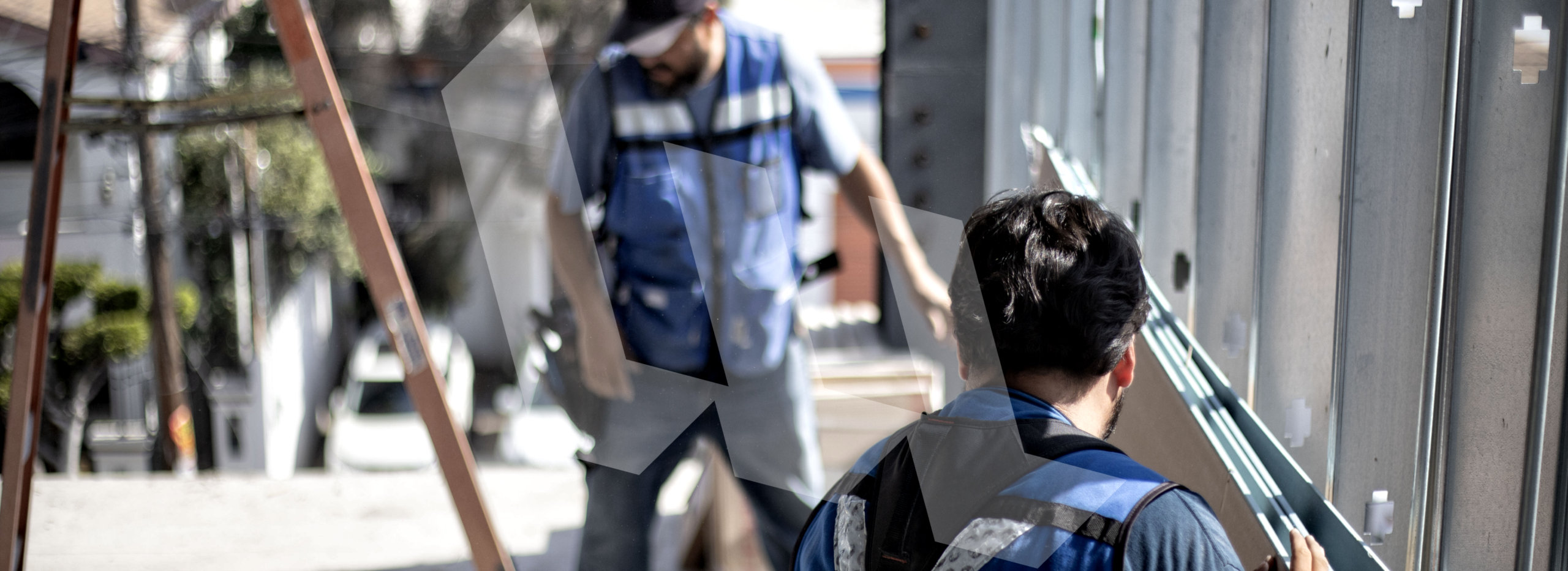 Divisor gráfico MERGE – línea decorativa del sitio