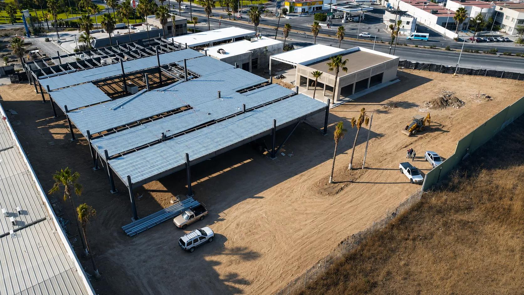 Vista aérea del desarrollo Plaza OZENTRO durante su construcción en Otay, Tijuana, proyecto administrado por MERGE mediante servicios de gerencia y dirección de obra.
